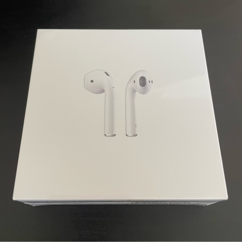 APPLE AIRPODS 2nd GEN WITH CHARGING CASE NEW SEALED
